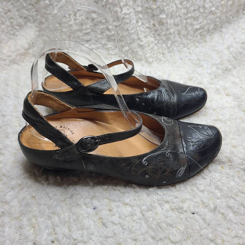 Think! Aida Embroidered Slingback Leather Mary Jane‎ Low Heel Pumps sz 38